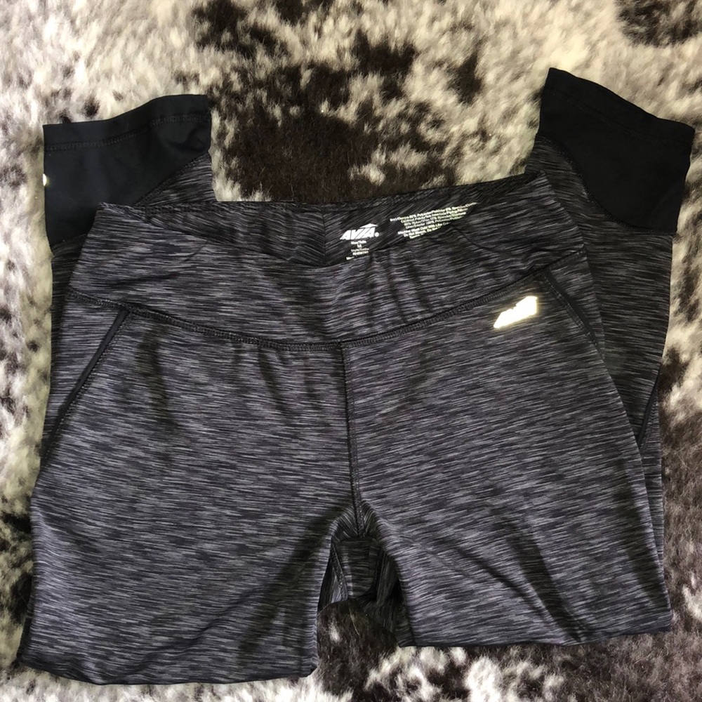 Black and grey workout leggings